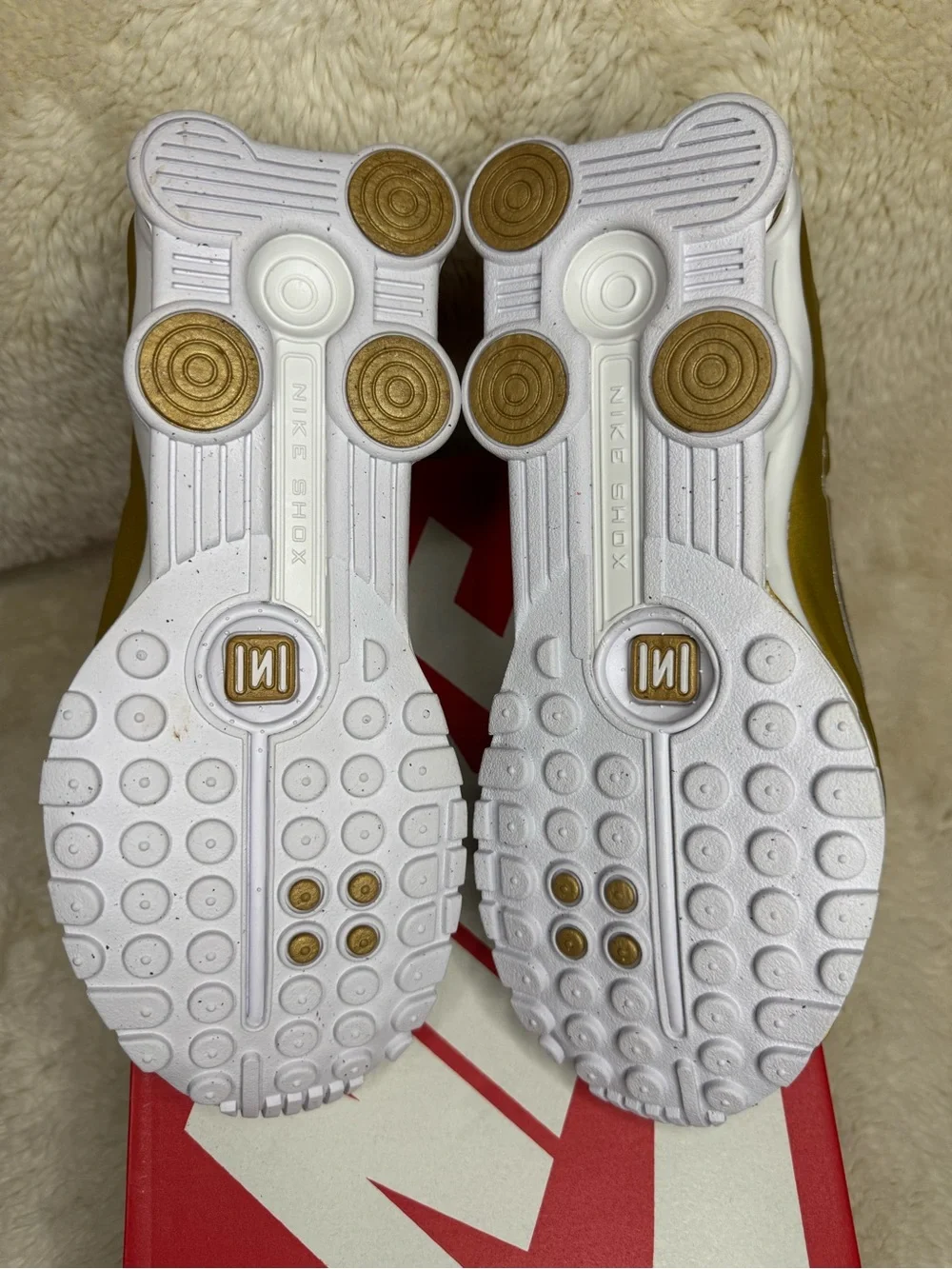 NWB Youth Nike Shox R4